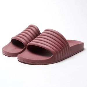 Girlfriend Collective Fig ReSlides Size W10/M9